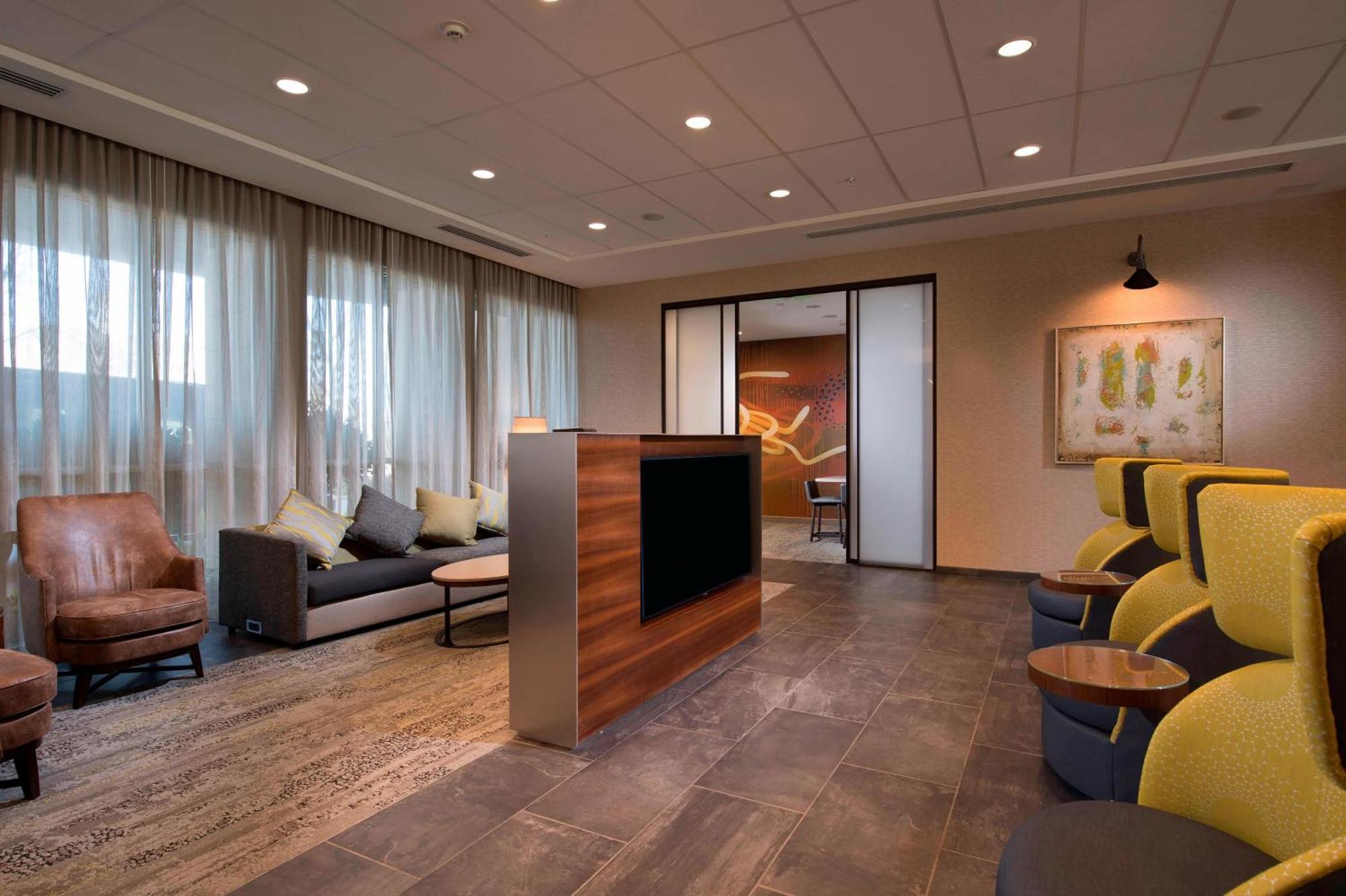 מלון Courtyard By Marriott Atlanta Alpharetta/Avalon Area מראה חיצוני תמונה