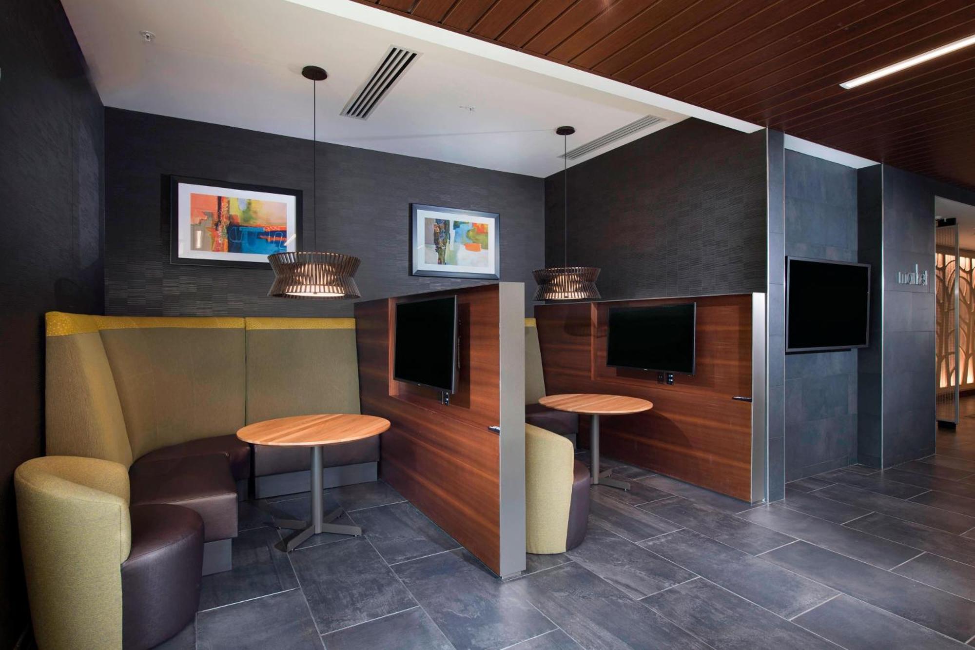 מלון Courtyard By Marriott Atlanta Alpharetta/Avalon Area מראה חיצוני תמונה
